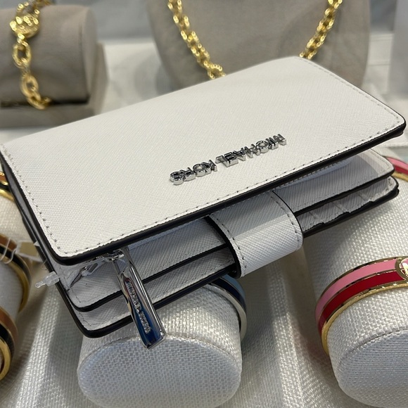 Michael Kors Medium Saffiano Leather Bifold Wallet
Optic White
NWT - Picture 1 of 16